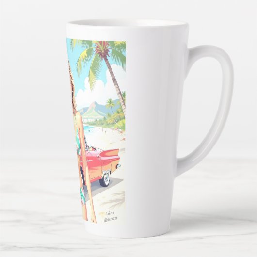 Meisje op het strand met een klassieke auto latte mok (Rechts)