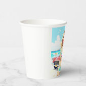 Meisje op het strand met een klassieke auto papieren bekers (Rechts)