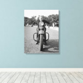 Meisje op motorfiets, 1937 canvas afdruk (Insitu (Houten vloer))
