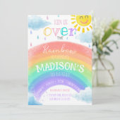 Meisje over de regenboog kleurrijke verjaardag kaart (Staand voorkant)