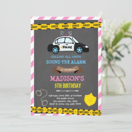 Meisje politie verjaardagsthema kaart (Staand voorkant)