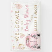 Meisje rijden door Baby shower roze gouden auto Spandoek (Verticaal)