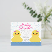 meisje rubber ducky TWIN BABY SHOWER uitnodiging (Staand voorkant)