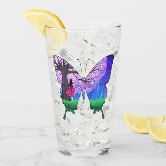 Meisje 's nachts in een vlinder vorm glas (Voorkant ijs)
