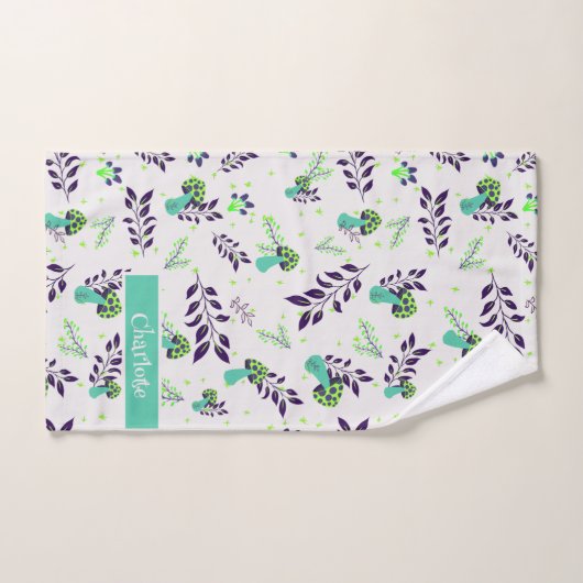 Meisje Schattige Paddenstoelen en Tuin Custom Name Bad Handdoek (Handdoek)