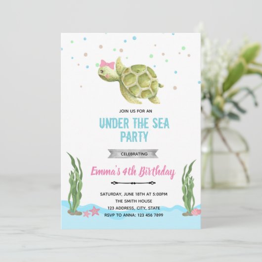 Meisje schildpad onder de zee uitnodiging (Staand voorkant)