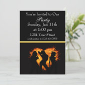 Meisje silhouet feest vuur uitnodigen met gouden f kaart (Staand voorkant)