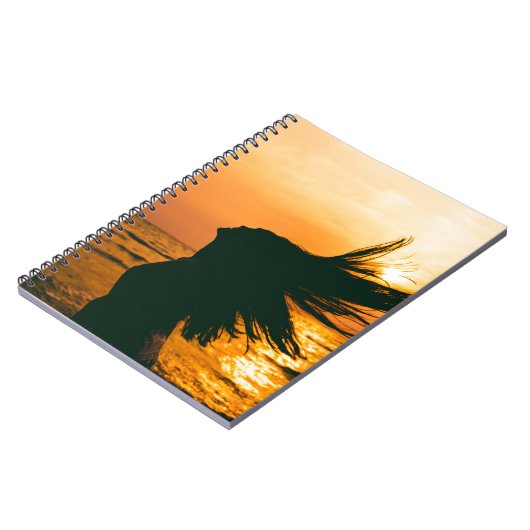 Meisje silhouet, zee zonsondergang, vrijheid. notitieboek (Linkerzijde)