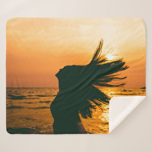 Meisje silhouet, zee zonsondergang, vrijheid. sherpa deken (Voorkant (horizontaal))