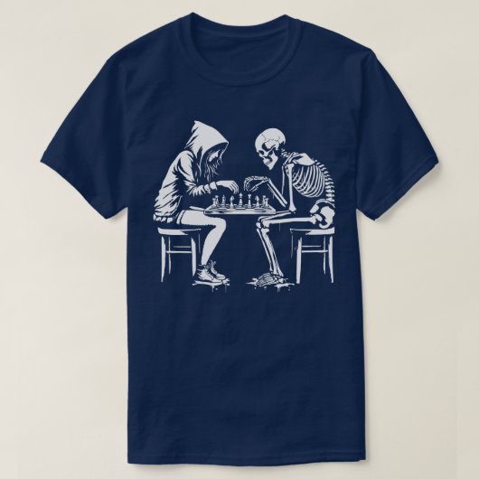 Meisje speelt schaken met skeleton t-shirt (Design voorkant)