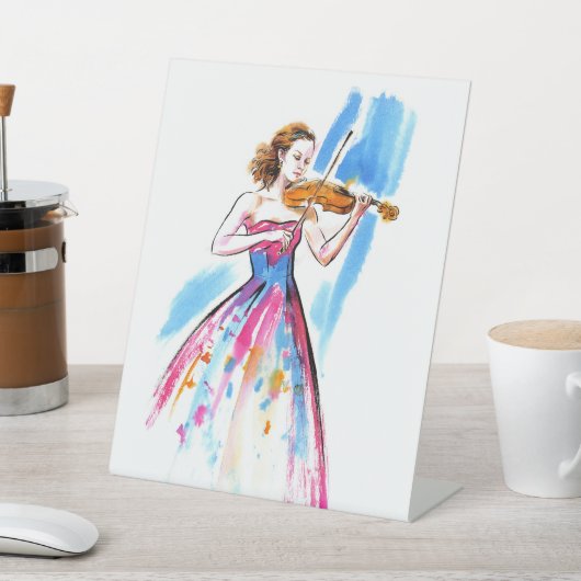 Meisje speelt viool reclamebord met voetstuk (Insitu)