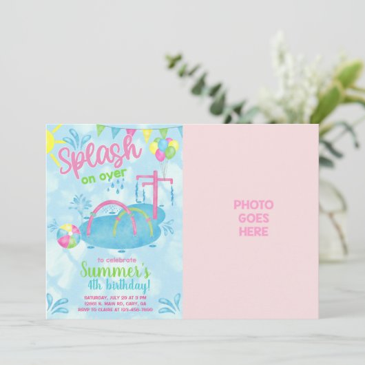 Meisje splash pad waterpark verjaardagsuitnodiging kaart (Staand voorkant)