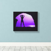 Meisje staat in Arch Paarse Fine Art Canvas Afdruk (Insitu (Houten vloer))