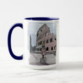 Meisje staat voor het Colosseum. Mok (Links)