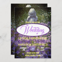 Meisje standbeeld met blauw violette phlox vergete