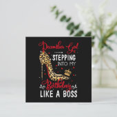 Meisje van december steekt mijn verjaardag in als kaart (Staand voorkant)