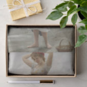 Meisje verzamelen van kiezels en zeeschelpen op he tissuepapier (Geschenk)