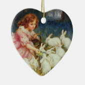 Meisje voert konijnen keramisch ornament (Rechts)