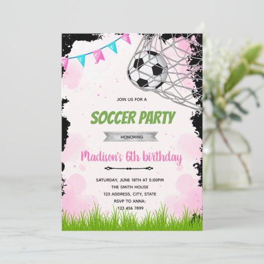 Meisje voetbal verjaardagsuitnodiging kaart (Staand voorkant)