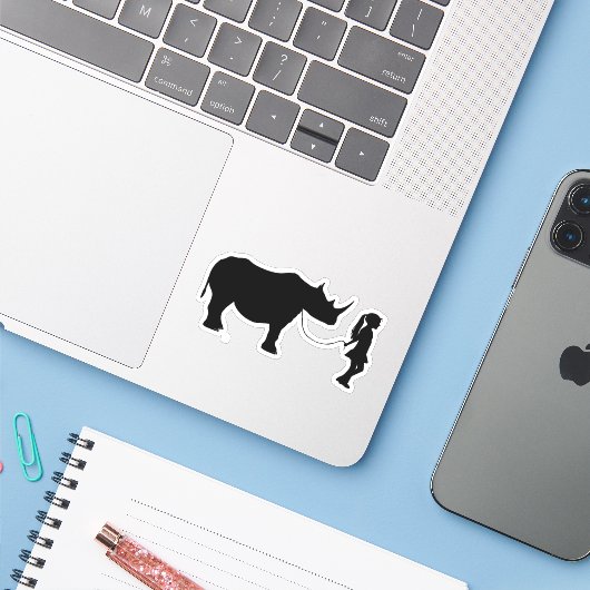 Meisje Walking Haar Pet Rhino Grappig Gag Gift Ide Sticker (Laptop met iPhone)
