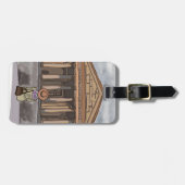 Meisje zit voor het Pantheon in Rome. Bagagelabel (Voorkant horizontaal)