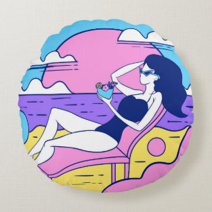 meisje zonnebaden op het strand met een cocktail i rond kussen