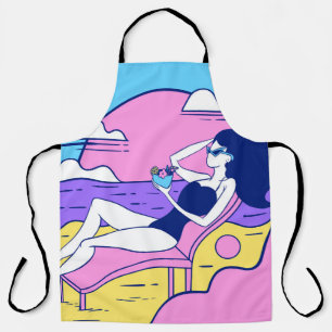 meisje zonnebaden op het strand met een cocktail i schort