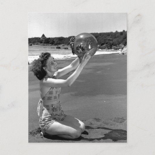 Meisje zwemmen op strand -  briefkaart (Voorkant)