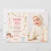 Meisjes bakken eerste verjaardagsfeestje foto bedankkaart (Voorkant)