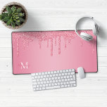 Meisjes Blush Pink Sparkle Glitter Driemonogram Bureaumat<br><div class="desc">Girly Blush Pink Sparkle Glitter Drips Monogram Muismat Desk Mat met onze trendy faux glitter druppels in blush pink/roos gold op een zoete roze achtergrond. Neem contact met ons op via cedarandstring@gmail.com als u hulp nodig hebt bij het ontwerp of de bijbehorende producten.</div>
