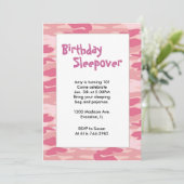 Meisjes Camo Pink Birthday Sleepover Invitation Kaart (Staand voorkant)