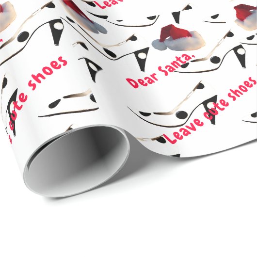 Meisjes die van kerstcadeaus houden cadeaupapier (Rol Hoek)