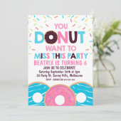 Meisjes Donut willen feest uitnodigen Kaart (Staand voorkant)