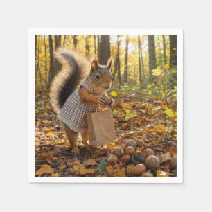 Meisjes eekhoorn die noten koopt in herfst bos servet