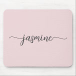 Meisjes Eenvoudige Blush Roze Gepersonaliseerde Mo Muismat<br><div class="desc">Meisjes Blush Roze Eenvoudige Minimalistische Monogramnaam Handtekening Script Aangepast mousepad. Dit ontwerp met uw voornaam in een handgeschreven stijl swash tail font typografie op lichte pastelroze of stoffige roze. Deze zijn gemakkelijk aan te passen. Geweldig stijlvol vrouwelijk geschenk voor verjaardag, vrijgezellenfeest, moederdag, zoete 16 verjaardag en het is voor het...</div>