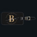 Meisjes Elegant Black Name Monogram Script Bagagelabel<br><div class="desc">Meisjes,  minimalistisch,  eenvoudig,  modern,  zwart en goudmonogram initiaal,  naam script aangepast monogrammed bagagelabel. Met een monogram initiaal en een girale naam handtekeningscript in een handgeschreven calligrafie lettertype met spoelstaart en gestippeld cirkelvormig lijst rond uw monogram.</div>