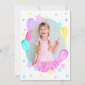 Meisjes foto regenboog verjaardagsfeestje kaart (Achterkant)