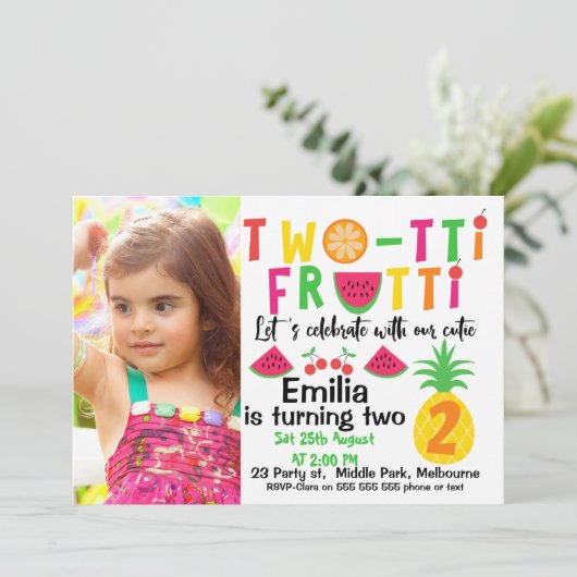 Meisjes Foto Two-tti Fruitt 2e verjaardag Uitnodig Kaart (Staand voorkant)