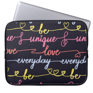 Meisjes hart, woorden naadloos patroon. laptop sleeve