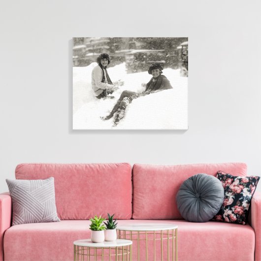 Meisjes in de sneeuw, 1922 canvas afdruk (Insitu (Woonkamer))