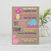 Meisje's kleine dinosaurus kinderen verjaardag uit kaart (Staand voorkant)