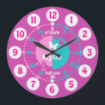 Meisjes leren tijd-roze aqua naamklok te vertellen grote klok<br><div class="desc">Kleurrijke meisjes met een kleurencode voor de klok in de grafische muur, zodat uw kind een klok kan lezen. Deze kleurrijke leerhulp omvat minuten en uren en het verleden en maakt het kinderspel om de tijd te vertellen. De kleur van de klok wordt gecodeerd in pinks, aqua en wit met...</div>