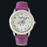 Meisjes Leuke Bloemen Waterverf Konijn en Naam Kin Horloge<br><div class="desc">Dit grillige en girly kind horloge heeft een prachtig, handbeschilderd wit konijntje met een prachtige bloemenkrans in haar haar, op een neutrale groene achtergrond. Waterverf Dit ontwerp met bloemenstijl heeft ook een plek voor u om de naam van uw meisje toe te voegen in een elegante typografie. Perfect voor het...</div>