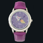 Meisjes Leuke Paarse Raket Ship Ruimte en Naam Kin Horloge<br><div class="desc">Dit schattige en meisjesachtige kinder horloge heeft een mooi en kleurrijk handgetekend raketschip in de ruimte,  met een paarse achtergrond. Het ontwerp bevat ook een plek voor u om de naam van uw meisje toe te voegen. Perfect voor elke peuter of kind!</div>