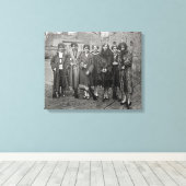 Meisjes Met Geweren, 1925 Canvas Afdruk (Insitu (Houten vloer))