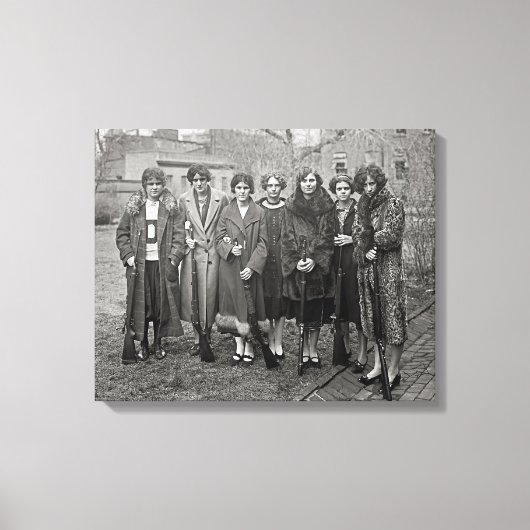 Meisjes Met Geweren, 1925 Canvas Afdruk (Voorkant)