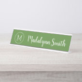 Meisjes Monogram Kelly Green en Calligrafie Naam Bureau Naambordje (Voorkant)