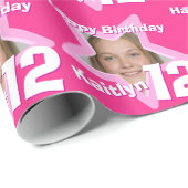 Meisjes naam 12e verjaardag voeg je foto roze ster cadeaupapier (Rol Hoek)