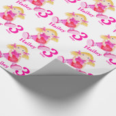 Meisjes noemen de leeftijd geschilderd op de verja cadeaupapier (Hoek)