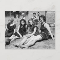 Meisjes op de strand, begin jaren 1900